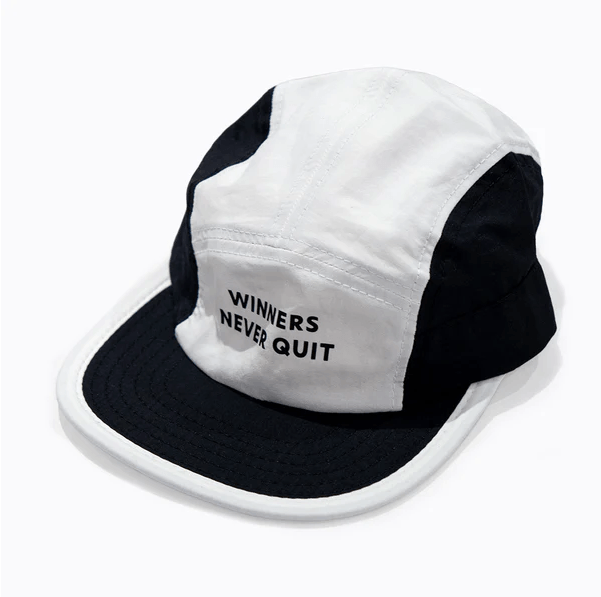 Z2 Camper Hat | Winners Never Quit Preto & Branco